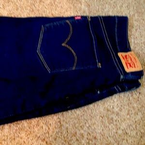 Ladies Levi skinny Jeans.  Size 32